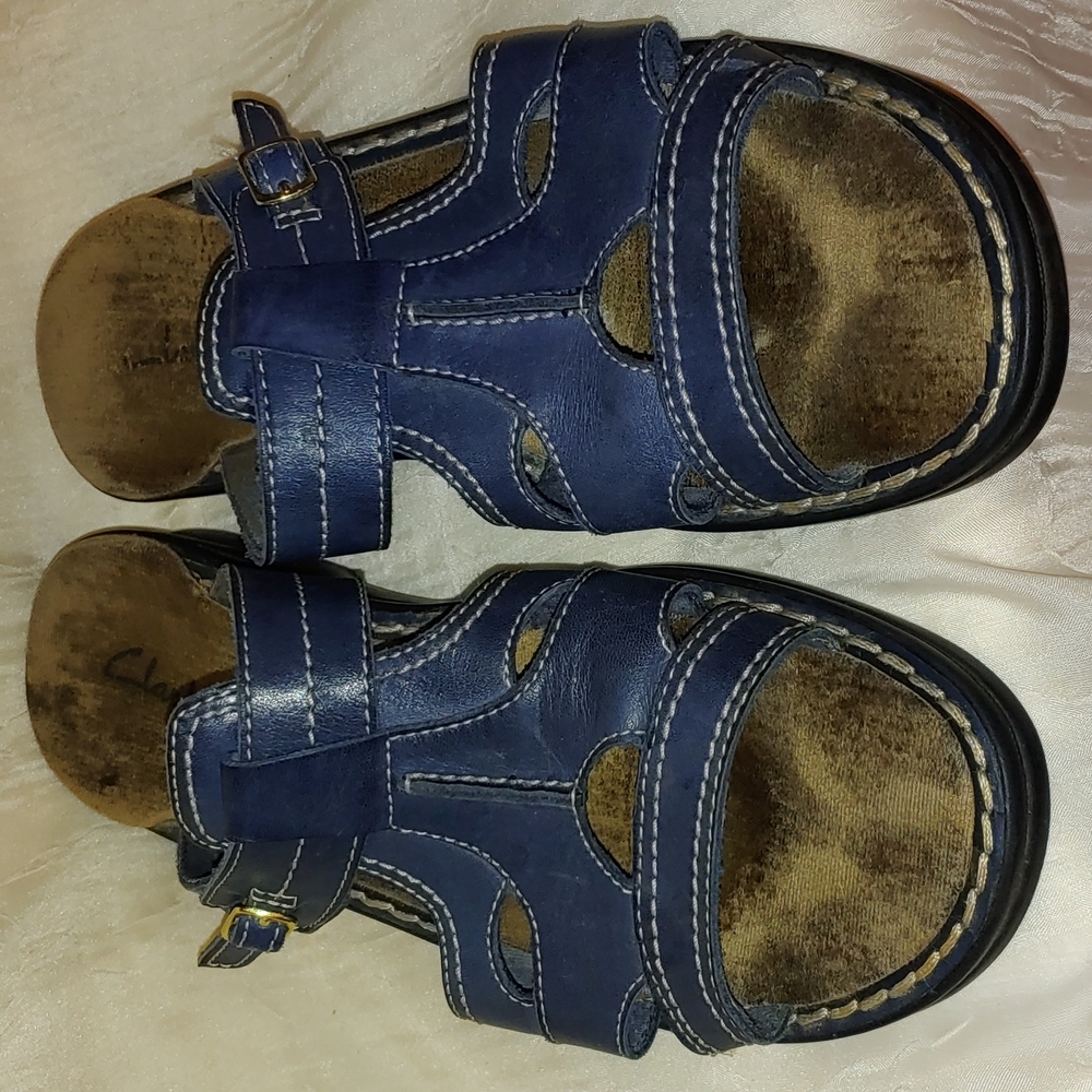 Clark's Women's Leather Uppers sz7 sandals top thread & buckle designed pre-owne